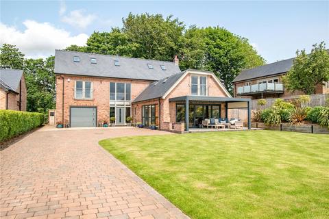 6 bed property, in Whitegate Rise, £550,000