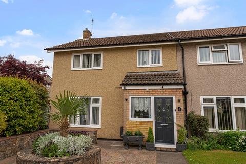 3 bed property, in Liswerry Close, £250,000