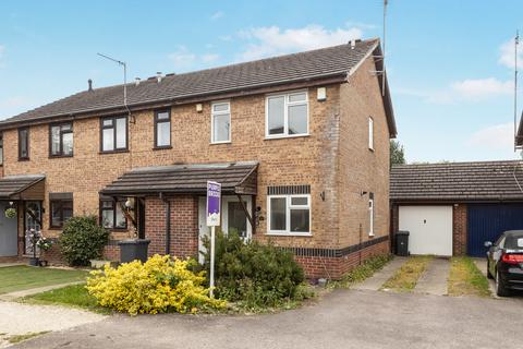 2 bed property, in Cotton Close, £235,000