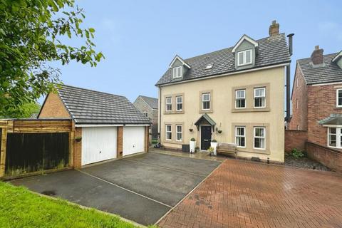 5 bed property, in Cae Rhedyn, £500,000