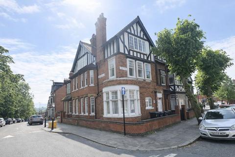 7 bed property, in Flats 1, £300,000