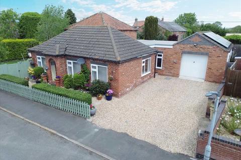 4 bed property, in Victoria Street, £350,000