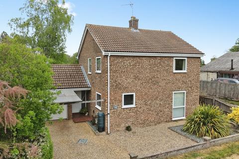 3 bed property, in Rectory Lane, £475,000