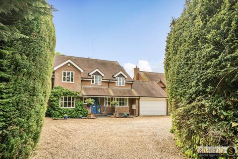 5 bed property, in Chipperfield Road, £1,250,000