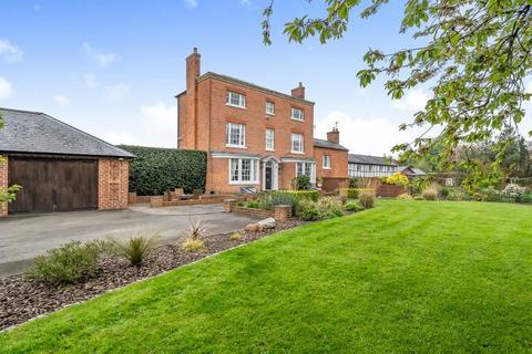 6 bed property, in Character Georgian Property., £760,000