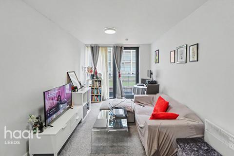 1 bed property, in Skinner Lane, £110,000