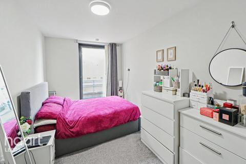 1 bed property, in Skinner Lane, £110,000