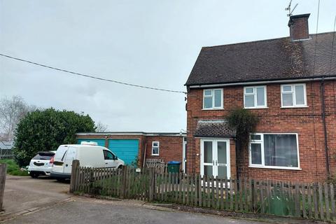 3 bed property, in Ross Road, £400,000