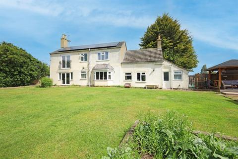 5 bed property, in Scrane End PE22, £499,950