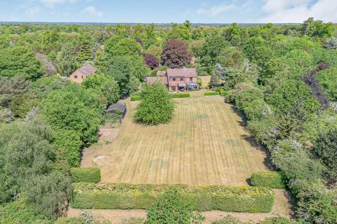 4 bed property, in Saxon Close, £850,000