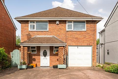 5 bed property, in The Broadway, £450,000