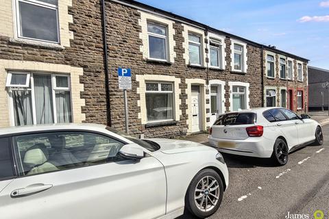 5 bed property, in King Street, £175,000