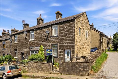 2 bed property, in Winewall Lane, £155,000