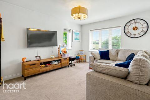 2 bed property, in Havelock Gardens, £130,000