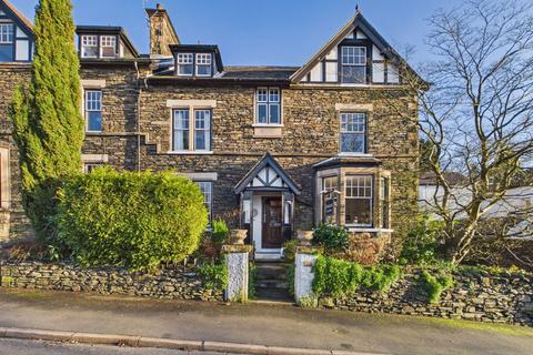 8 bed property, in 40 Queens Drive, £775,000