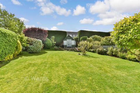 4 bed property, in Brompton Farm Road, £700,000