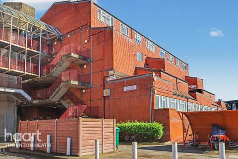 1 bed property, in Sadler Close, £190,000