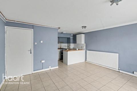 1 bed property, in Sadler Close, £190,000