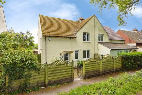 3 bed property, in Heathyfields Road, £450,000