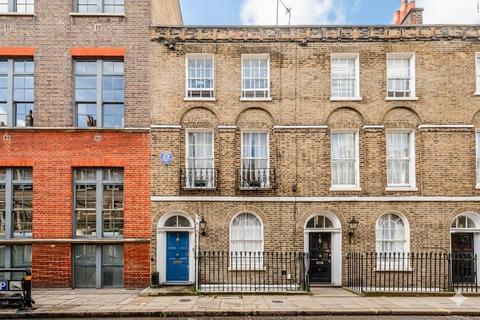 2 bed property, in Sekforde Street, £600,000