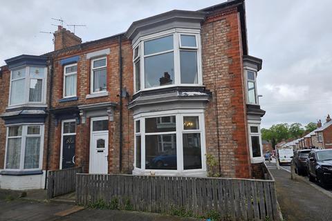 4 bed property, in Clifton Road, £150,000