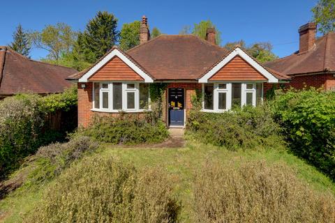 2 bed property, in Cryers Hill Road, £450,000