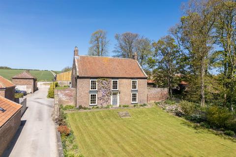 5 bed property, in Manor Farm House, £800,000