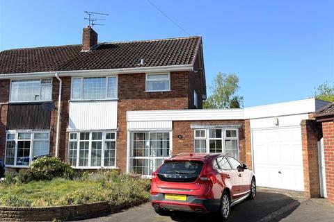 3 bed property, in Trysull Gardens, £240,000