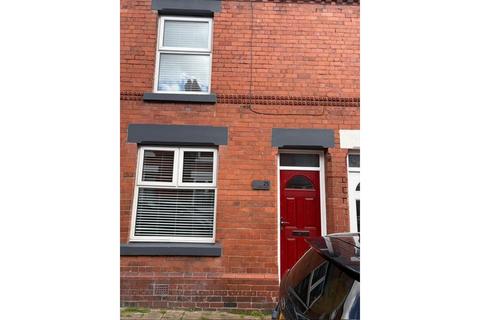 2 bed property, in Cherry Road, £260,000