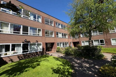 2 bed property, in Elmwood Court, £147,000