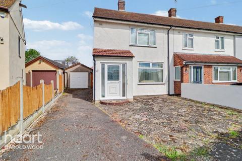 2 bed property, in Amersham Road, £375,000