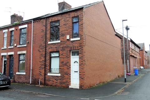 2 bed property, in Bartlett Street, £125,000