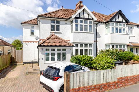 4 bed property, in Park Grove, £1,100,000
