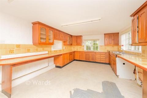4 bed property, in Pilgrims Way, £850,000