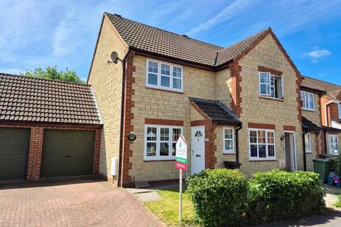 2 bed property, in Couzens Close, £299,950