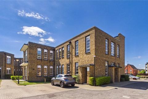 1 bed property, in Pollards Close, £140,000