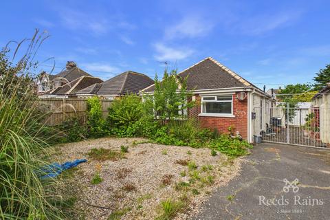 2 bed property, in Fleetwood Road, £120,000