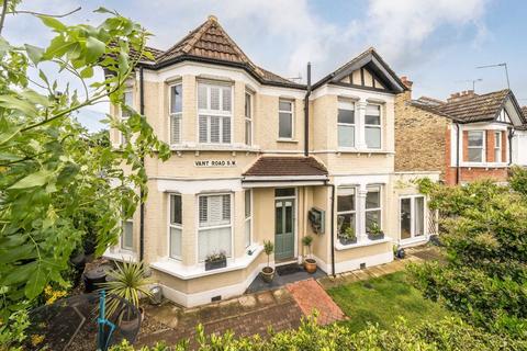 3 bed property, in Eswyn Road, £875,000