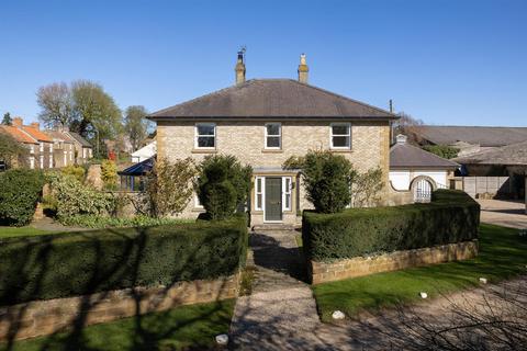 5 bed property, in Somnerfield House, £925,000