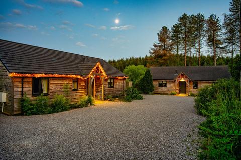 6 bed property, in Oakwood Vale Lodges, £495,000