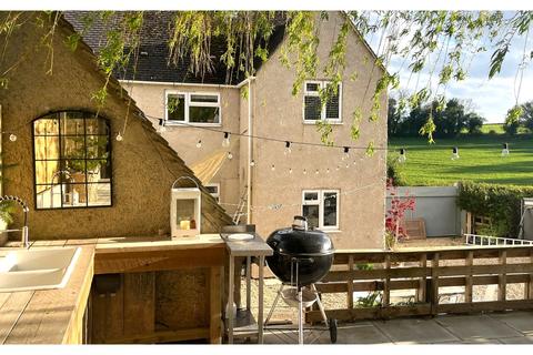 3 bed property, in Rousham Road, £475,000