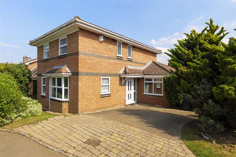 4 bed property, in Wytherling Close, £575,000