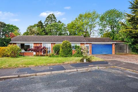 3 bed property, in Willow Close, £485,000