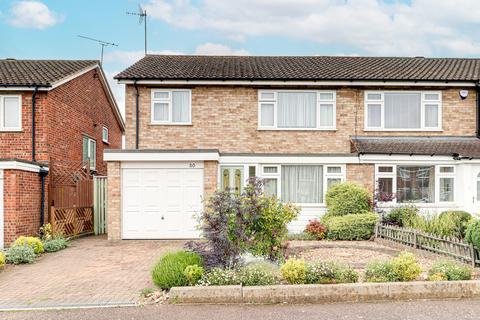 3 bed property, in Holts Meadow, £600,000