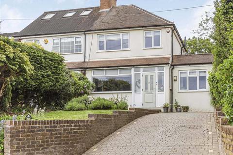 4 bed property, in Hilfield Lane, £810,000