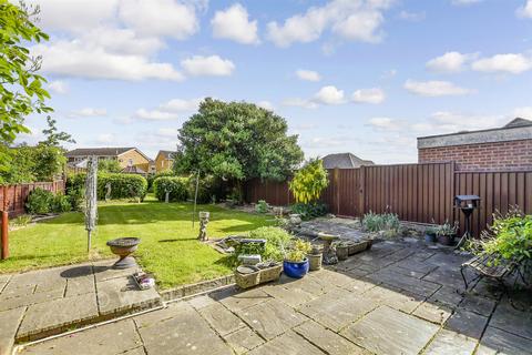 3 bed property, in Hollow Lane, £400,000