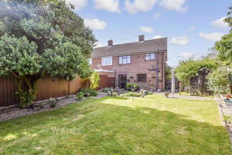 3 bed property, in Hollow Lane, £400,000