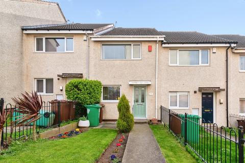 2 bed property, in Courtenay Gardens, £100,000