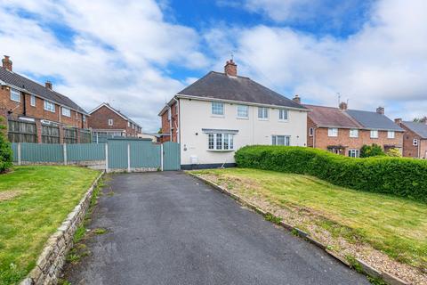2 bed property, in Bhylls Lane, £250,000