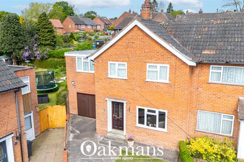 3 bed property, in Wistaria Close, £295,000